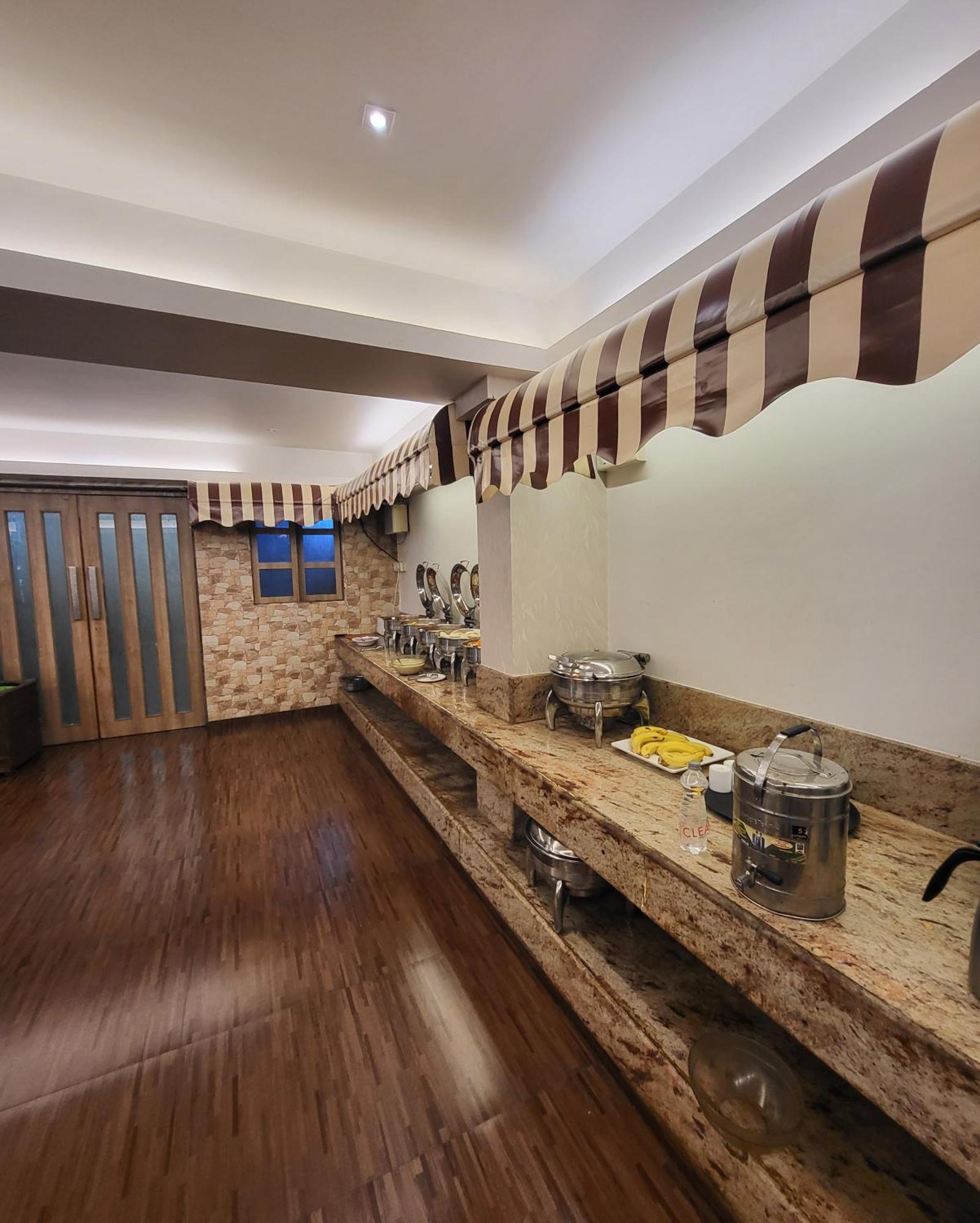 Hotel Maharana Inn Chembur 뭄바이 외부 사진